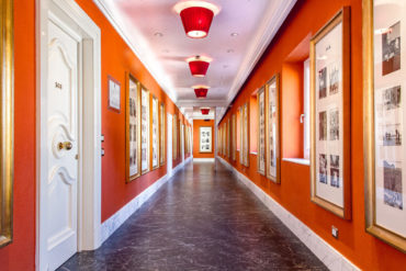 Corridor leading to guest rooms - Hotel Majestic Roma